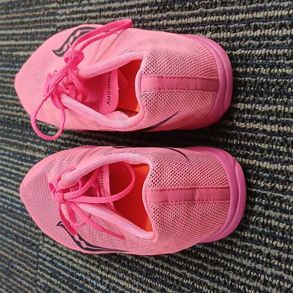 Saucony Women's Vibrant Pink Athletic Shoes Size 7 New - Picture 3 of 6
